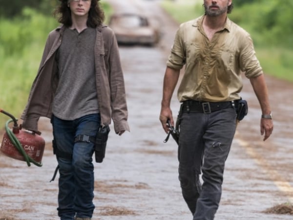 哭笑不得！《陰屍路》Rick 搞笑改編唱卡蜜拉〈Havana〉　向劇中兒子卡爾道別！