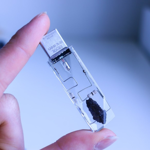 日本推出「礦石 USB」透明度超美　打造質感生活從細節開始！