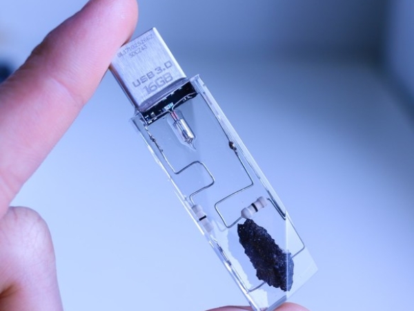 日本推出「礦石 USB」透明度超美　打造質感生活從細節開始！