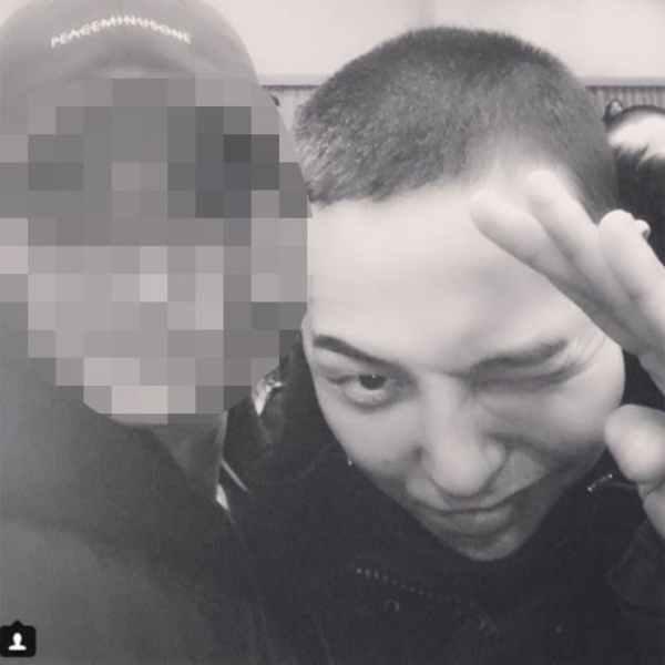 G-Dragon 入伍歌迷夾道送行，平頭造型曝光還是超帥！
