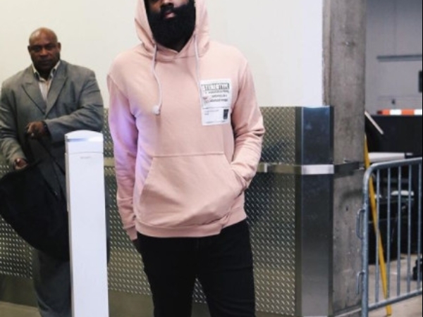 球員通道秀行頭!James Harden 腳踩菲董限量聯名鞋款帶領火箭笑納 13 連勝