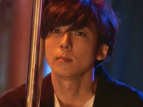 「色氣男神」大打野砲？頂樓激情、燈泡成性愛道具　《裸睡美人》高橋一生獻出處女床戲！