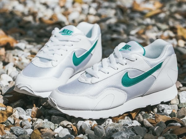 復古跑鞋 OG 配色怎能錯過！NIKE 復刻 1993 年誕生的 Nike Outburst 鞋款