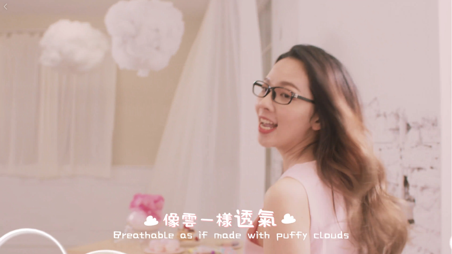 人氣女神『滴妹』粉紅小洋裝啾咪耍萌大放送 粉絲驚喜：哇，拍廣告了！