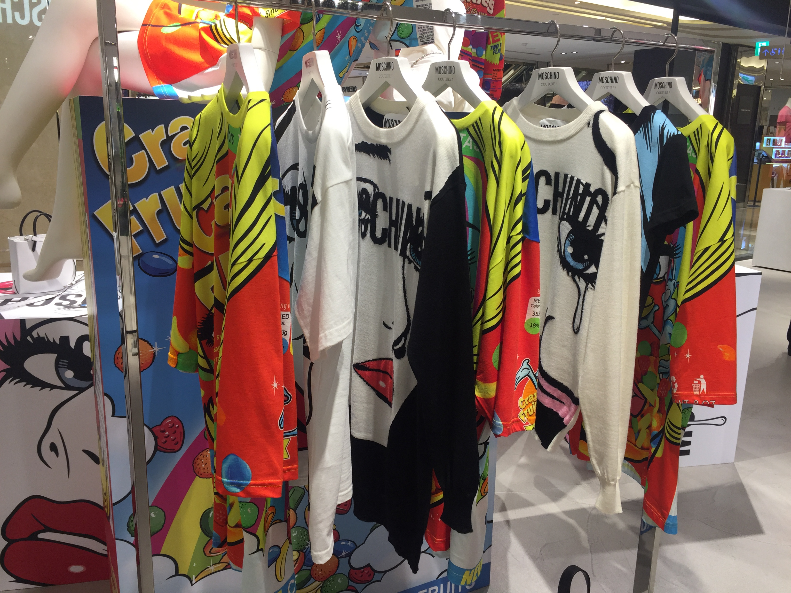 越怪奇越愛！MOSCHINO 與視覺藝術家 Ben Frost 合作 重新玩轉「MOSCHINO EYES」 經典系列