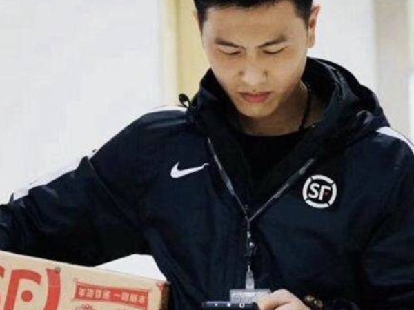這才是跨界聯名！順豐快遞與 Nike 推出的聯名「員工外套」將引爆全新潮流熱點？