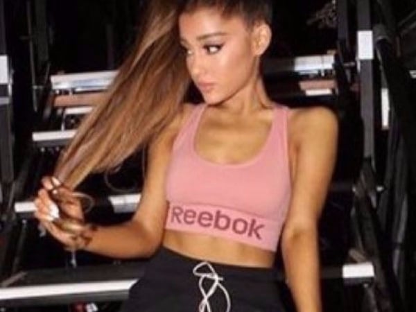 潮感十足！美國小天后Ariana Grande 走「嘻哈休閒風」鏡頭比YA！