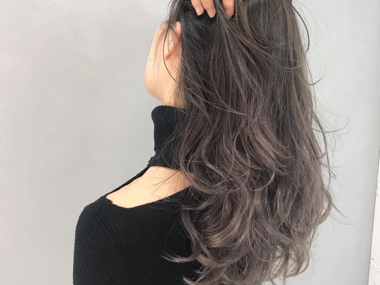 羨慕日本女生的空氣感髮型？參考這位髮型師的俐落技術，你也可以學會一招兩式！