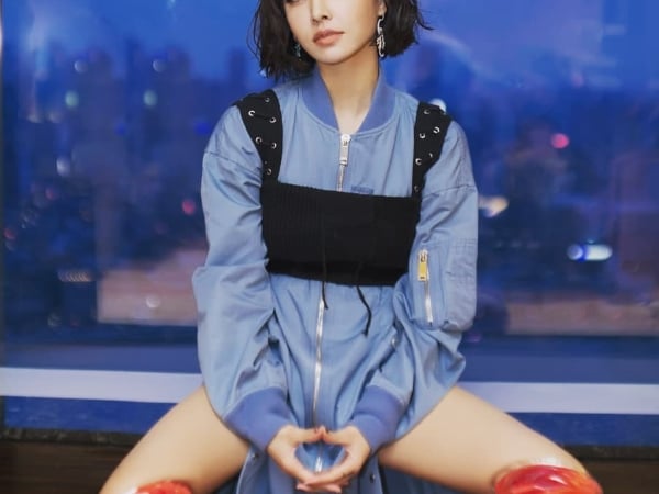 〔裝備黨〕OFF-WHITE x Jimmy Choo 難駕馭？看蔡依林霸氣示範！