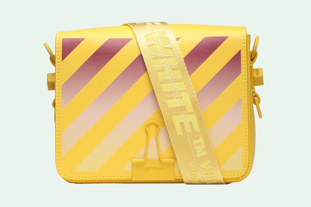 才剛買又推新色？Off-White 當紅標誌性包款 Binder Clip Bag 再新推「漸變色」