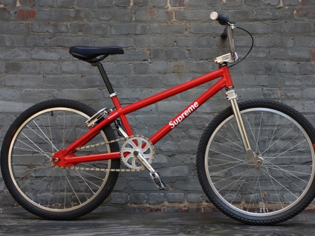 一台賓士換一台 Supreme BMX！20 年前的 Supreme  聯名單車身價竟破百萬？！