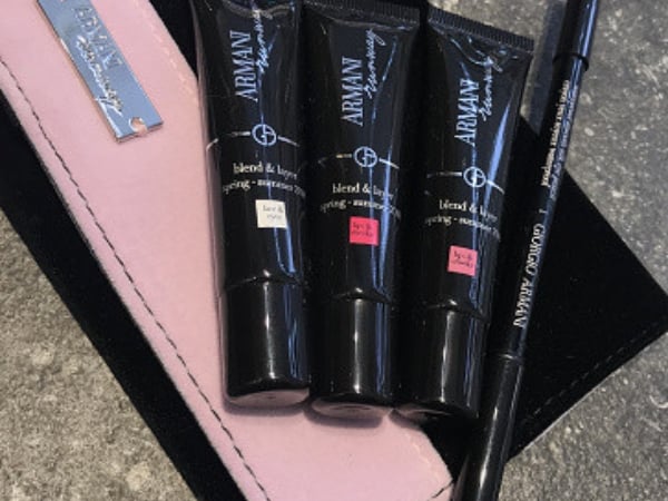 拒當假面甜心！Giorgio Armani 史上最純「莓瑰妝 3 招」美到骨子裡