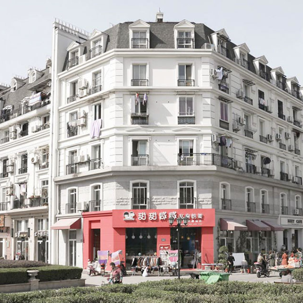 中國城鎮完全複製巴黎街景　法國攝影師親自比較兩個城市相似度有多高！