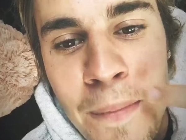 小賈對自己的臉上肌膚、鬍渣已經自暴自棄,把自己 PS 成這個模樣...
