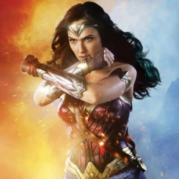 蓋兒加朵吐槽死侍偷了「神力女超人」手勢　萊恩雷諾斯又打嘴砲這樣回應！