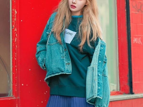 原來 Hoodie 也能這樣穿？性感女神泫雅示範 7 套「甜美街頭混搭風」！