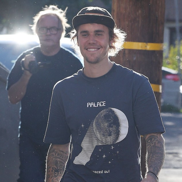 小賈開心面對媒體，賽琳娜展現雄偉身材溜冰！