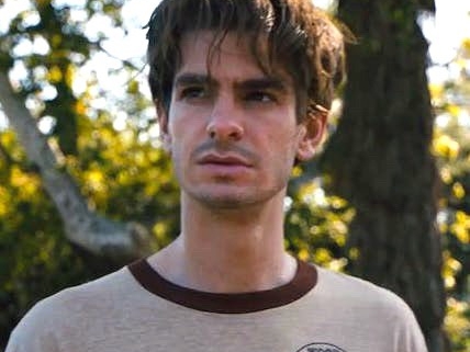 集奇幻、懸疑於一身!《Under The Silver Lake》帶你找尋那突然消失的女子!