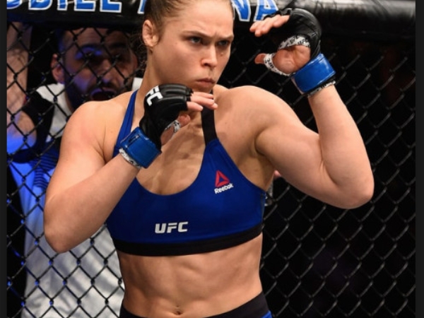 「十字固女王」龍達魯西從綜合格鬥轉戰 WWE 差別是「變成有劇本的團隊表演」!