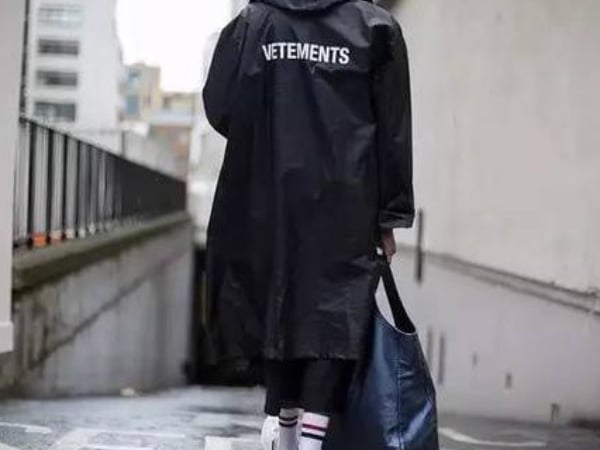 「Vetements 將死」？！主理人 Demna Gvasalia 霸氣回覆：「我們絕不會倒閉」！