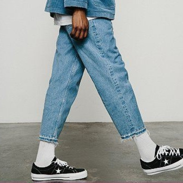 「2018年潮流關鍵字：回歸90'S」寬版直筒牛仔褲、尼龍外套重新帶領風潮