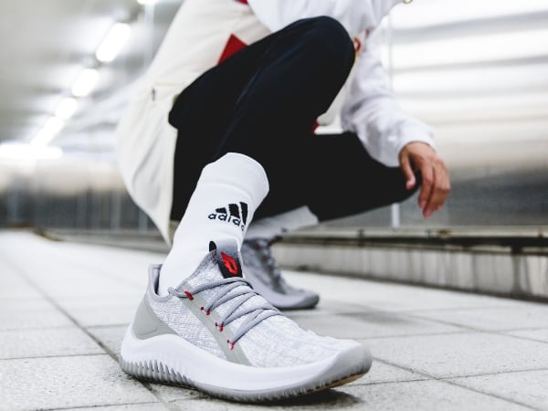 夏天街頭最硬氣的穿搭!adidas 這雙 DAME D.O.L.L.A.就是化身嘻哈掛的關鍵