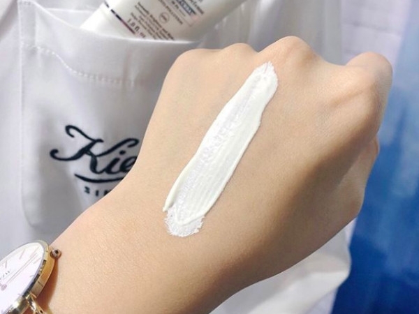 天氣熱，懶得化妝？Kiehl’s「會發光的素顏霜」防曬、校正，讓你不上妝也美叮美噹！