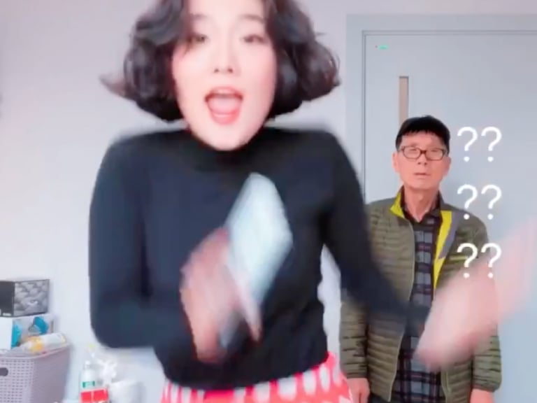 不要玩爺爺！韓網紅鏡頭前搞怪熱舞，爺爺開門秒呆傻，驚人結局笑哭網友！