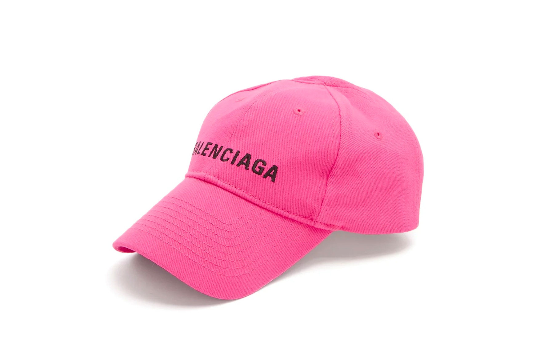 不再只能耍酷,Balenciaga 招牌 Dad cap 終於推出粉紅新配色!
