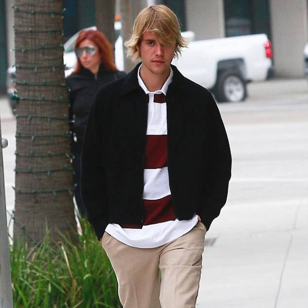 小賈外出又被拍，褲腳寫上這兩個字很有戲！