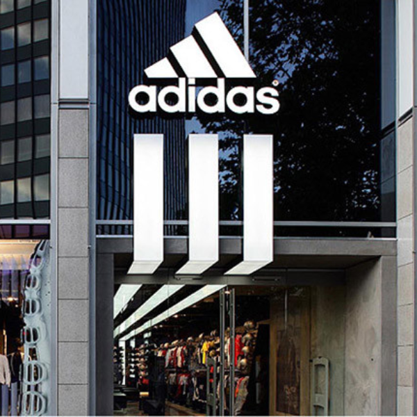 「網購時代」來臨！adidas 宣布近幾年將「大砍全球實體店面」！