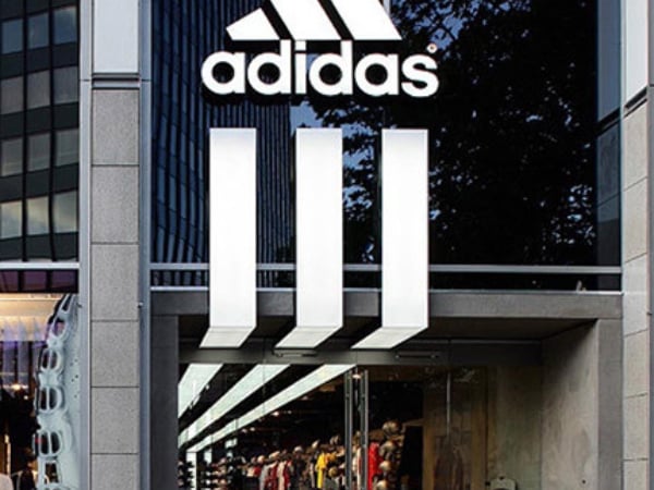 「網購時代」來臨！adidas 宣布近幾年將「大砍全球實體店面」！