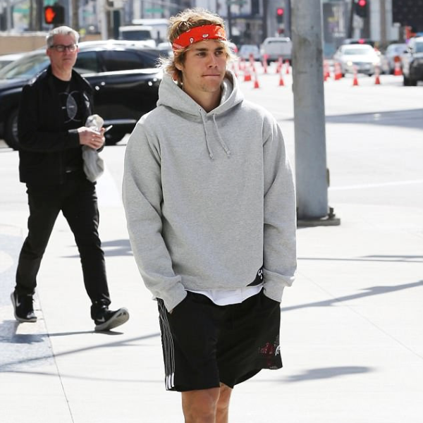 小賈斯汀最心愛的藍寶堅尼跑車遭塗鴉？車門上寫著這兩個字！