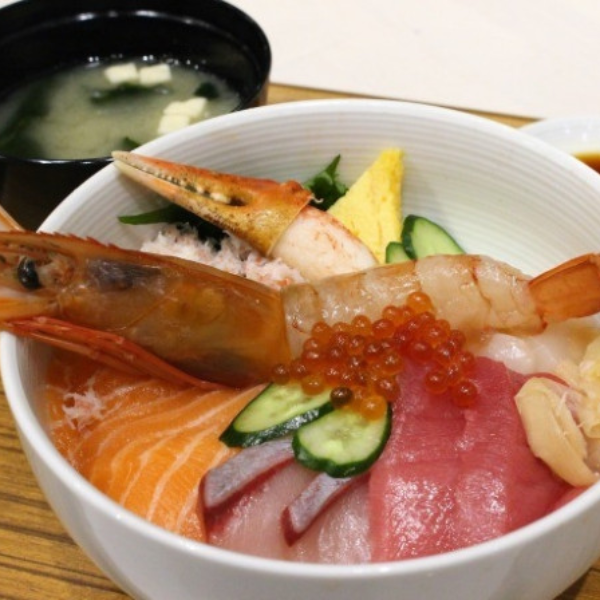 想去！無印良品在大阪開了超大間「超市」　生魚片、烤全雞美食都上架！