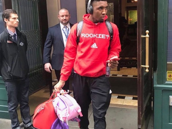 菜鳥的行頭也很兇！爵士隊新人 Donovan Mitchell 腳穿「三方聯名 YEEZY Boost V2 」現身