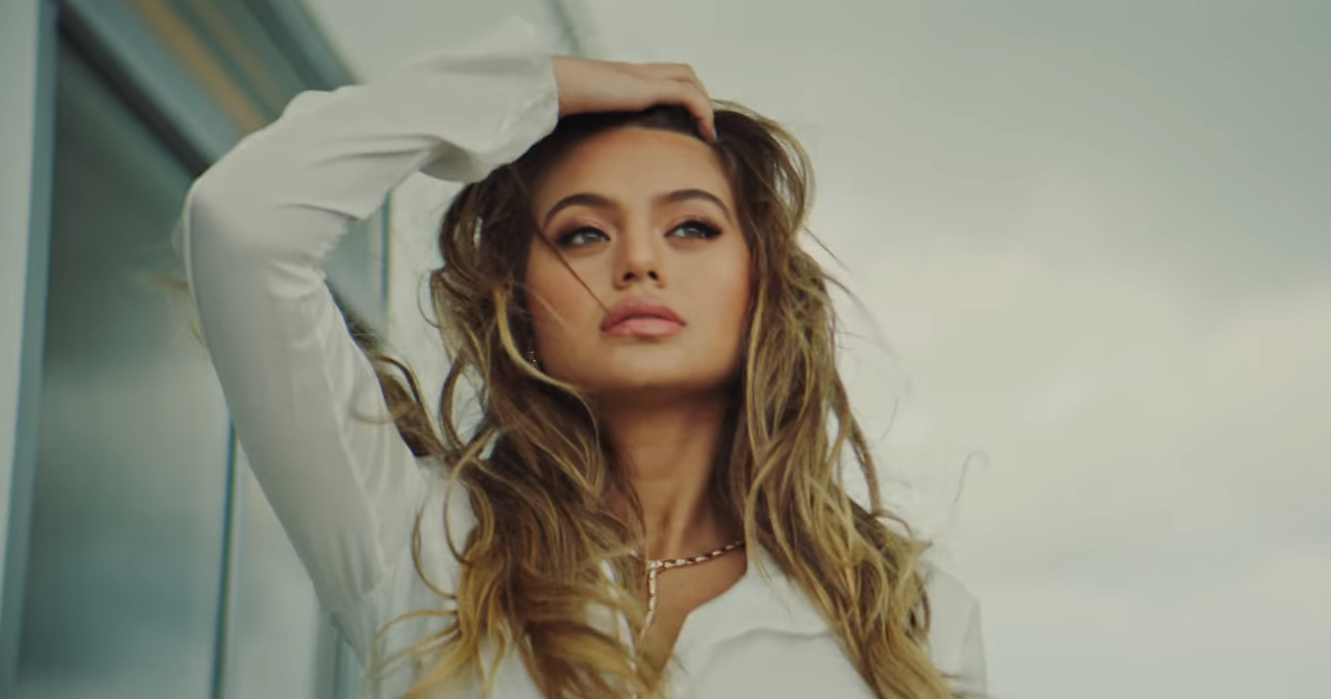 戒不了這一味?Zayn 情傷後首發 MV〈Let Me〉女主激似 Gigi 床上調情嘲諷意味濃!