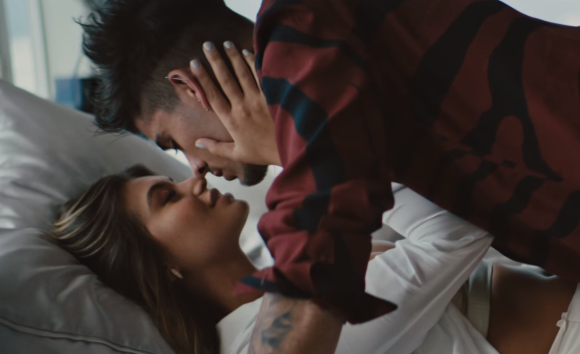 戒不了這一味?Zayn 情傷後首發 MV〈Let Me〉女主激似 Gigi 床上調情嘲諷意味濃!
