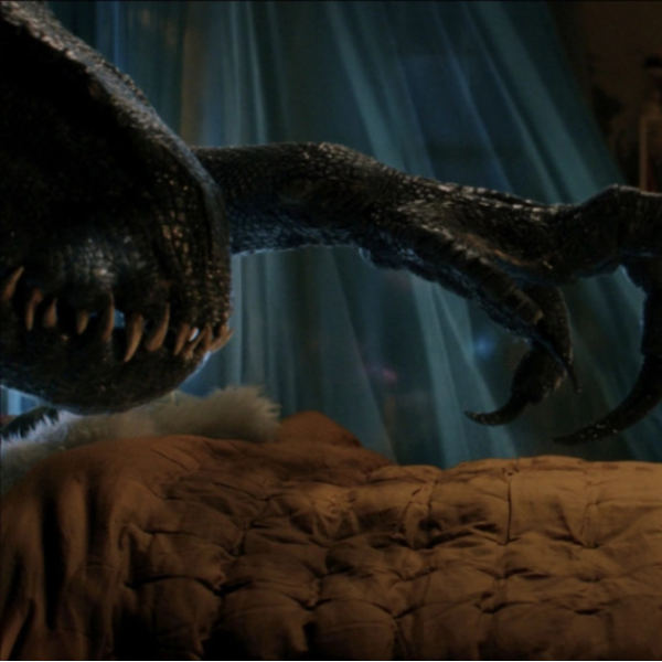 驚險度升級！《侏羅紀世界 2》新畫面曝光　克里斯·普瑞特與恐龍近身對視！