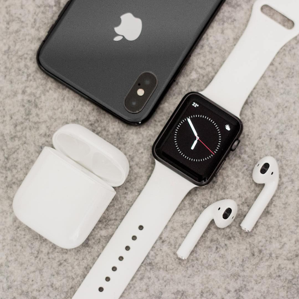 馬上看看 2018 春夏，你可以為你的 Apple Watch 換上什麼「新衣」