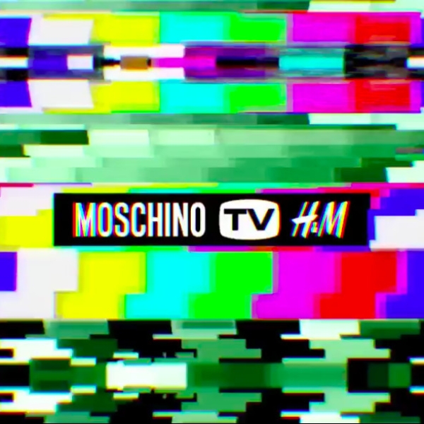 出奇招！用直播宣布聯名企劃 Gigi Hadid、Jeremy Scott 親身演繹「 MOSCHINO [tv] H&M 」系列！