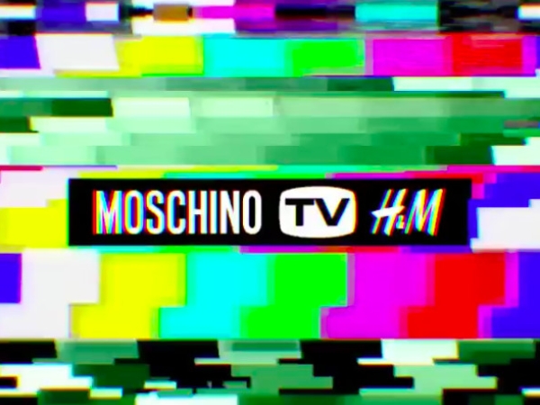 出奇招！用直播宣布聯名企劃 Gigi Hadid、Jeremy Scott 親身演繹「 MOSCHINO [tv] H&M 」系列！