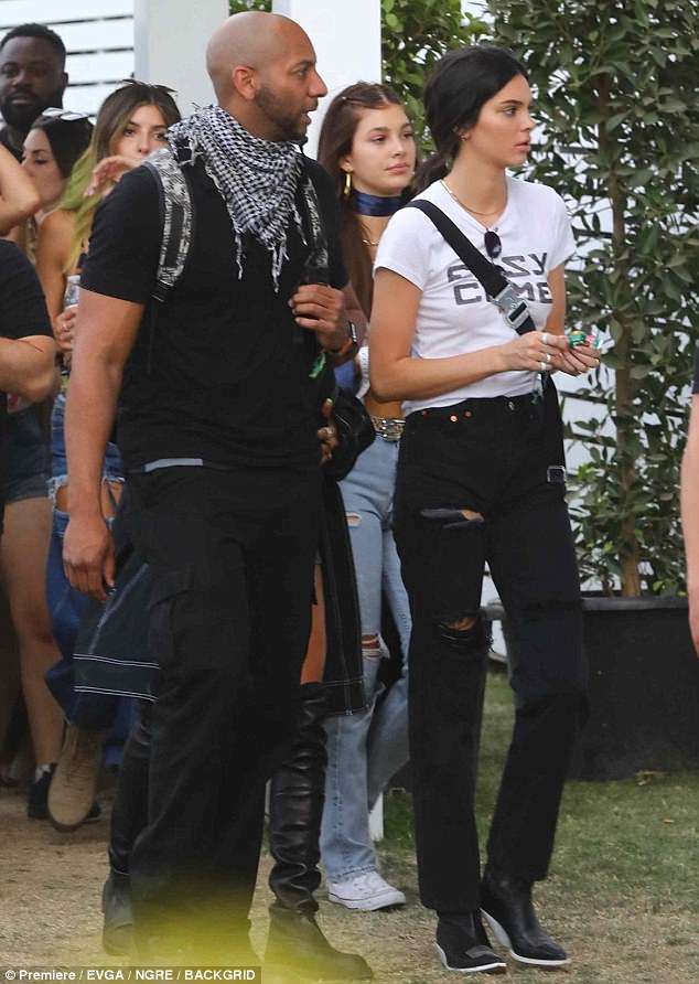 復合有望?!Coachella 威肯與貝拉好友坎達兒珍娜碰面!