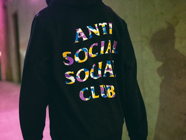 荷包真的要守不住了！BAPE x Anti Social Social Club 最新聯名單品正式曝光，發售時間、地點與定價一次公開