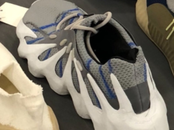潮流祖師爺強勢回歸！肯爺 Twitter 大秀數十雙 YEEZY 新色及全新系列