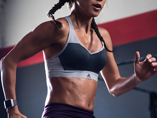 啟動雄心 全新Fitbit Ionic：adidas特別版智慧手錶-所有運動員的最佳訓練夥伴