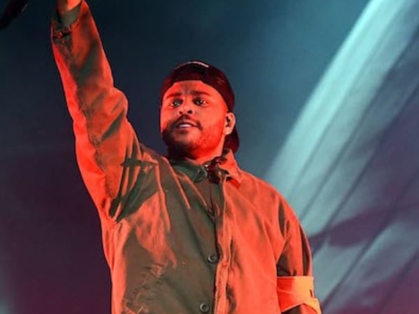 Coachella 小插曲,威肯表演時台下饒舌歌手打群架中!