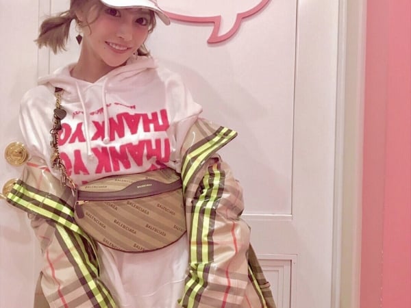 〔裝備黨〕「最潮日本女優 明日花」近期新曬 VETEMENTS、Off-White、BALENCIAGA...所有當紅潮牌精品 她全包了！