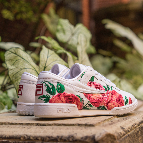 FILA母親節華貴大氣獻禮 全球超限量『花樣年華』鞋履套組 3D立體精緻牡丹繡花珍寵母親，全台指定FILA專櫃限量發行
