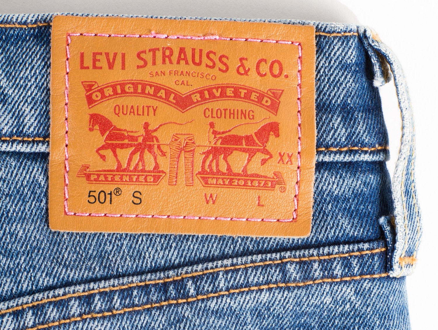 全球歡慶LEVI’S® 501® DAY！ 經典排釦再創新貌，限量致敬第一條牛仔褲誕生145周年