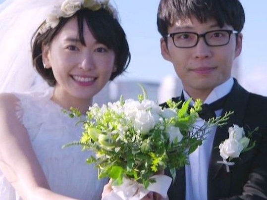 早有預兆！新垣結衣被爆今年 6 月即將閃婚，對象就是《月薪嬌妻》男主角星野源？